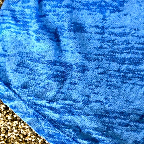 American Eagle “Can’t Explain Love” Top - Picture 3 of 4